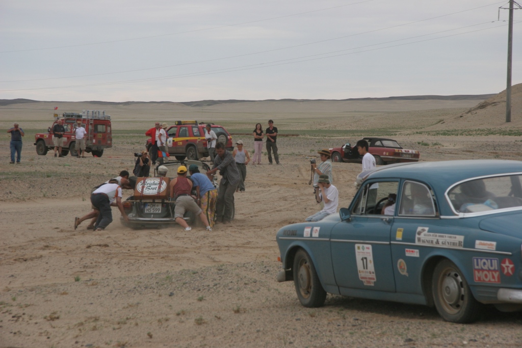 Oldtimer Rallye Hamburg-Shanghai in der Gobi Mongolei