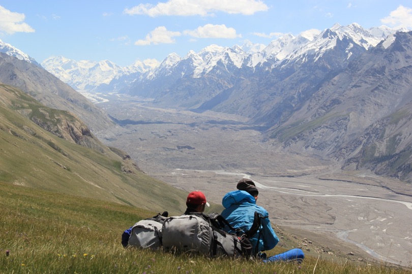 Kia Ora Reisen Kasachstan Kirgistan Gebirgstrekking Ausblick ins Tal