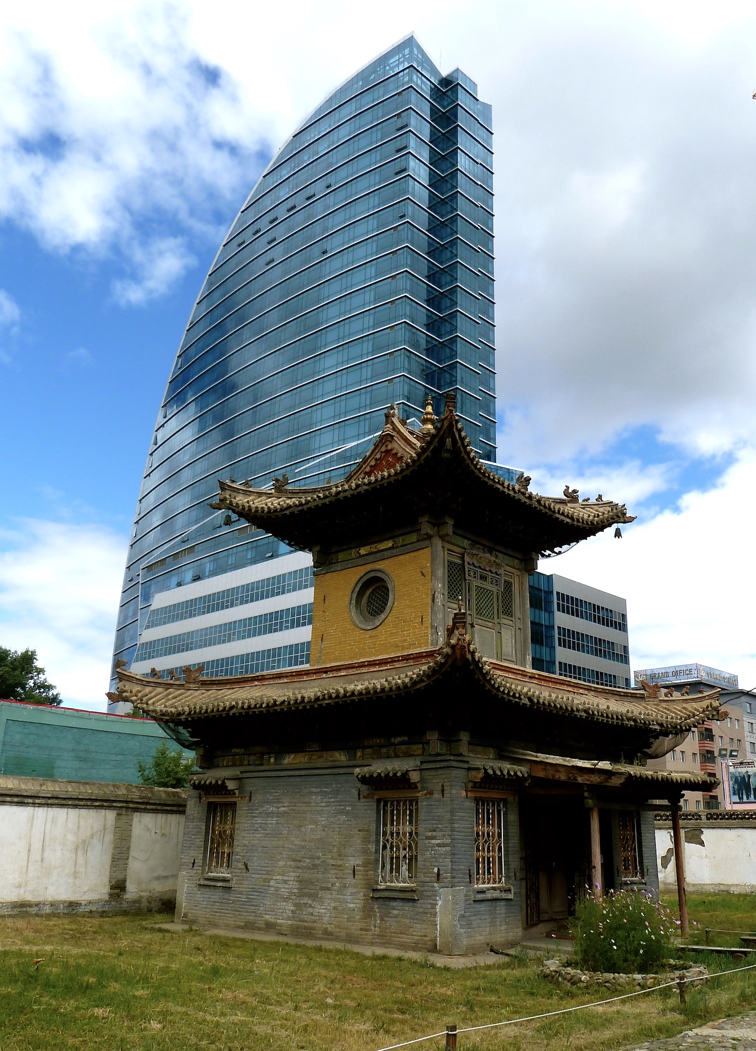 Ulaanbaatar Blue Sky Hotel und Choijin Lama Kloster Museum