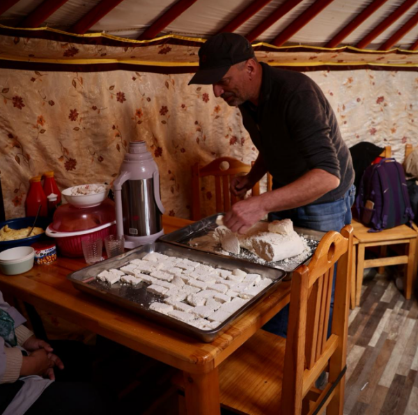 Achim Liepold bei einer Nomadenfamilie Mongolei