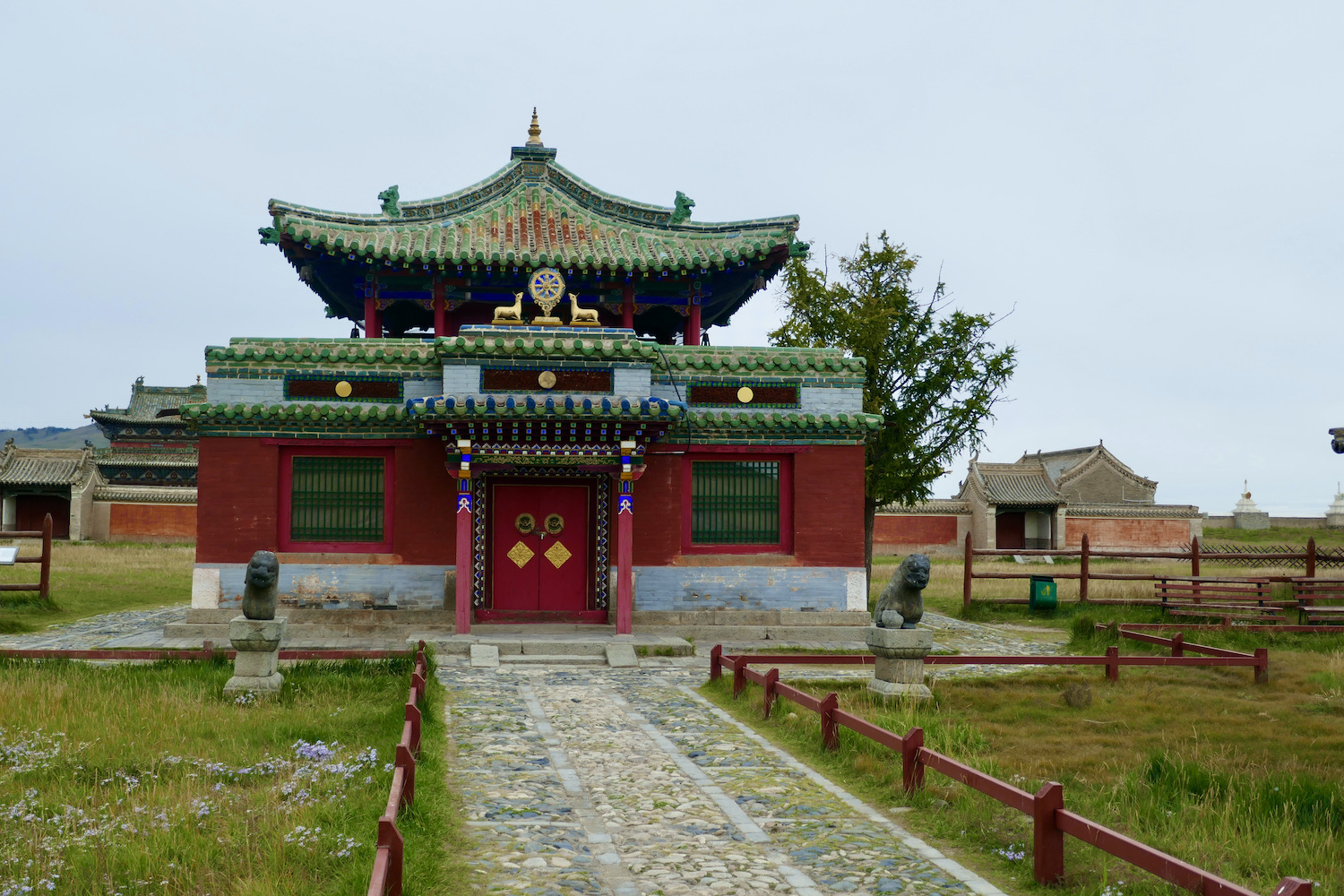 Buddhismus Mongolei Tor im Kloster Erdene Zuu