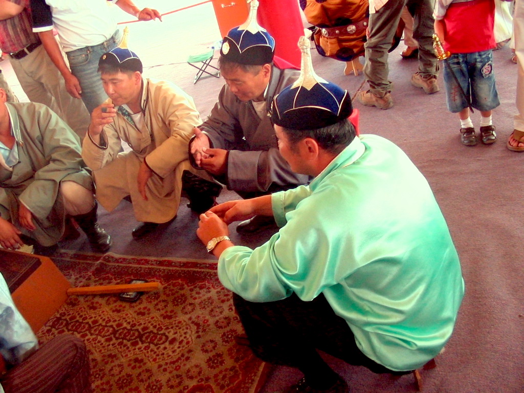 Naadam Fest Mongolei - das Knochenschießen