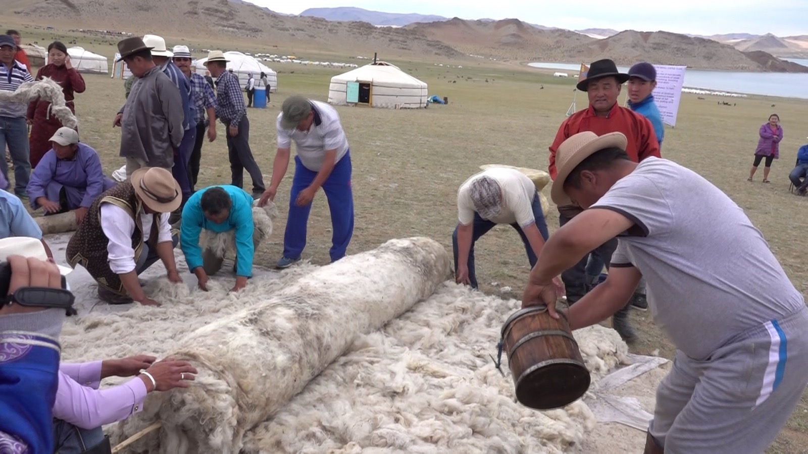 Festival der nomadischen Kultur mit Vorführung der Filzherstellung