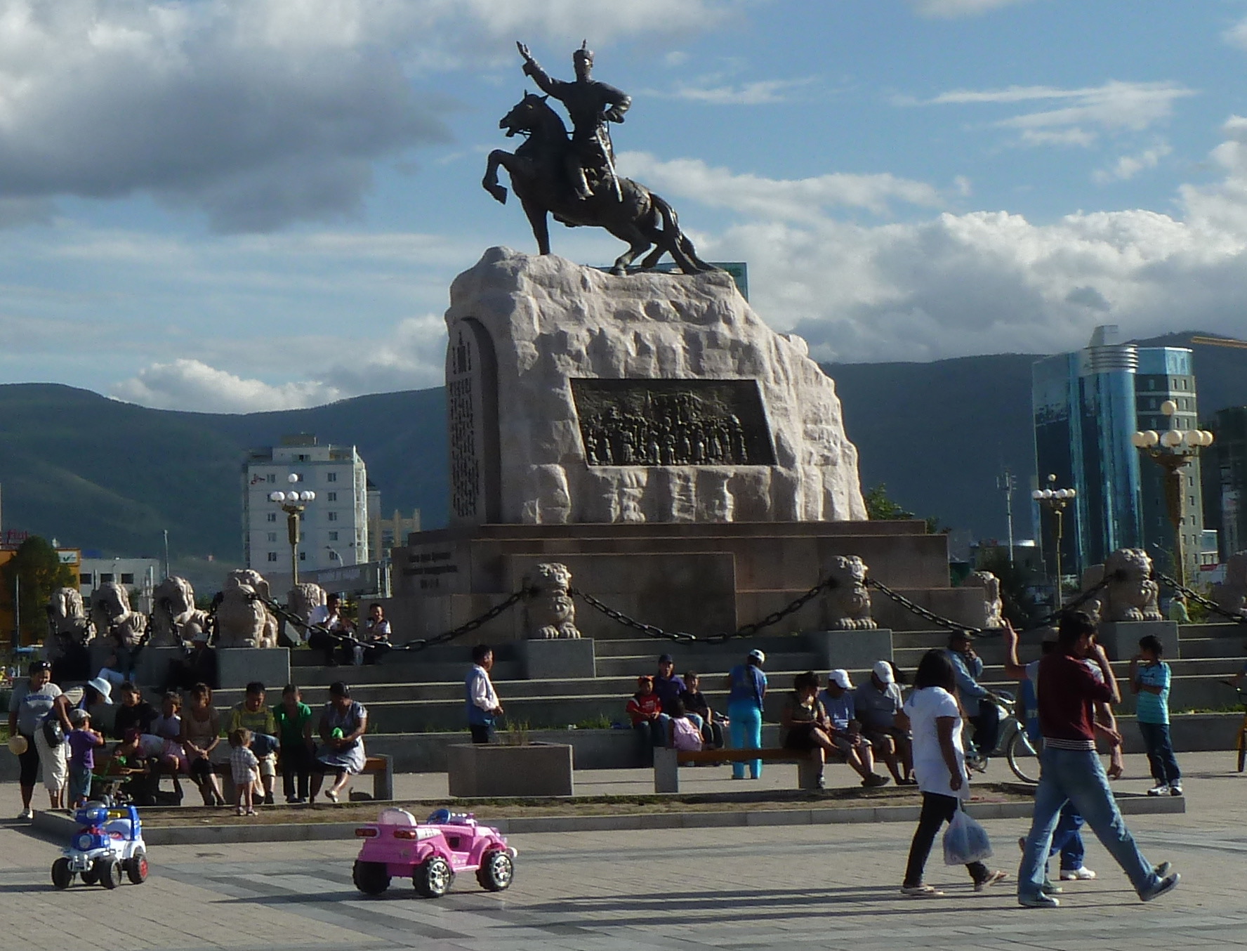 Mongolei Sehenswürdigkeit Ulaanbaatar Sukhbaatar Platz Kia Ora Reisen Gudrun Wippel